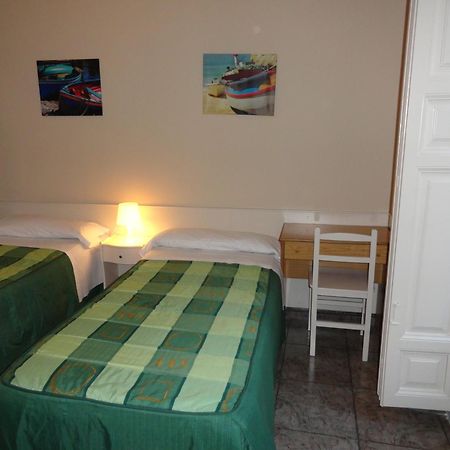 Hostal Alistana Мадрид Экстерьер фото