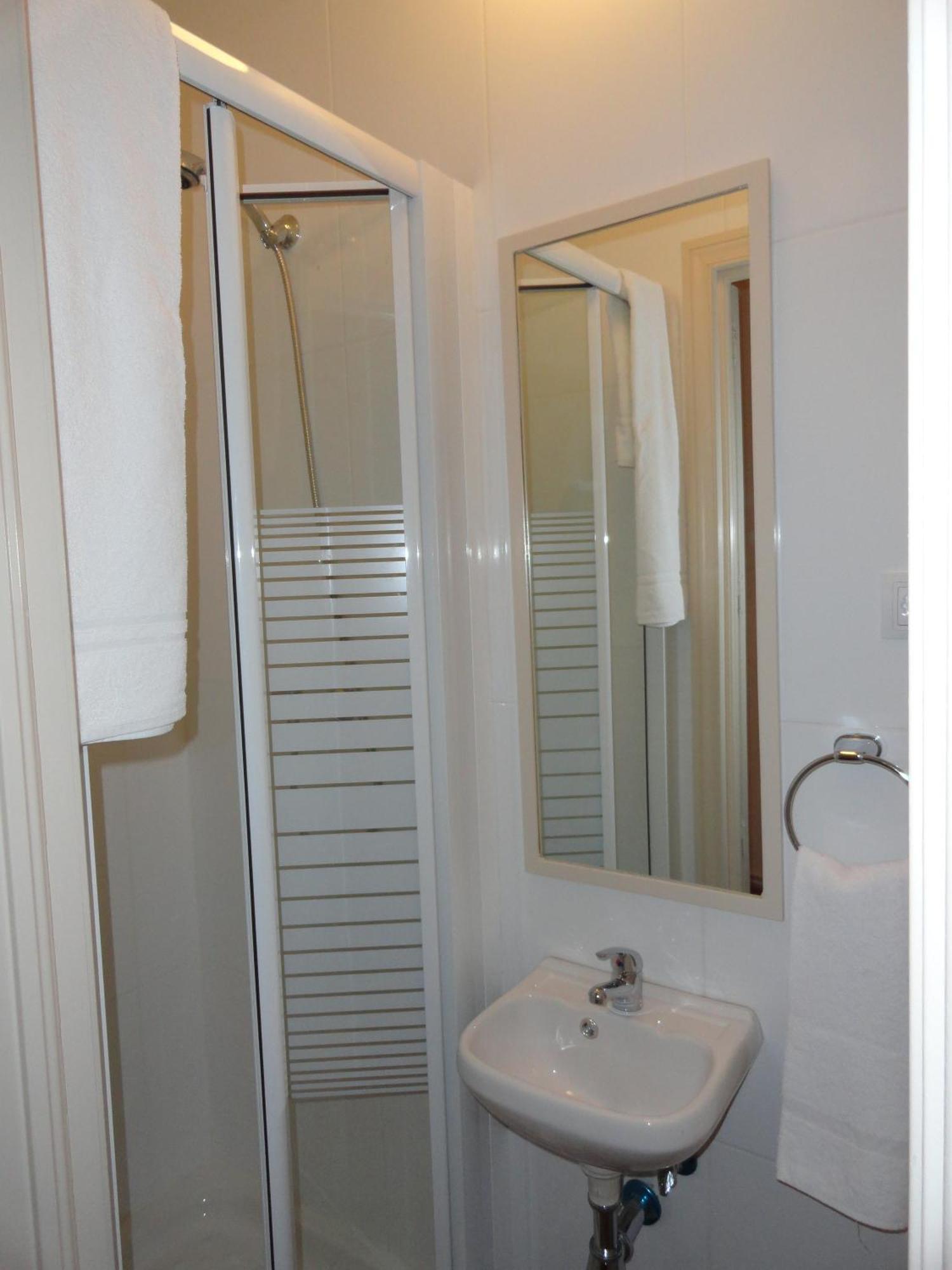 Hostal Alistana Мадрид Экстерьер фото