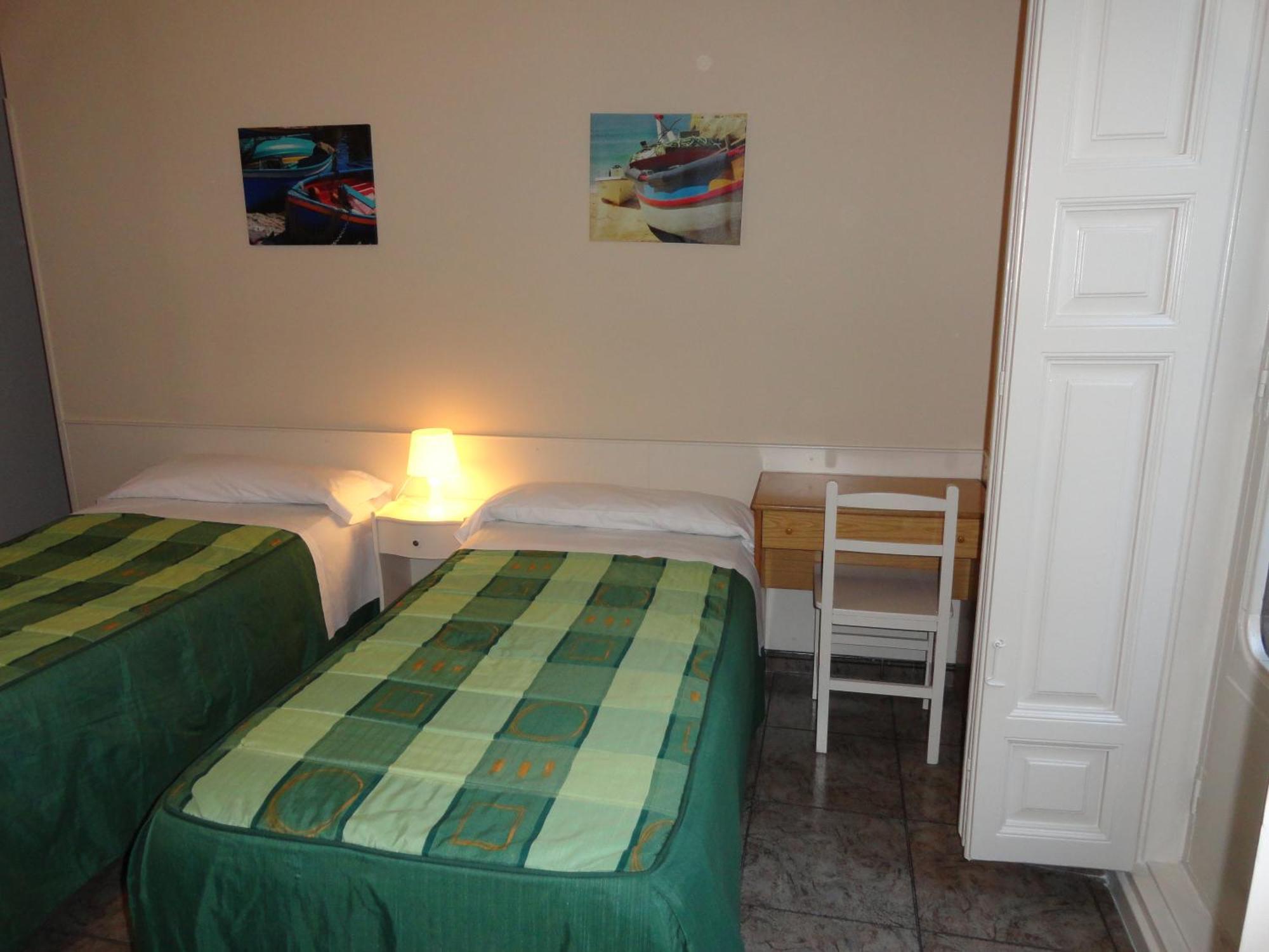 Hostal Alistana Мадрид Экстерьер фото