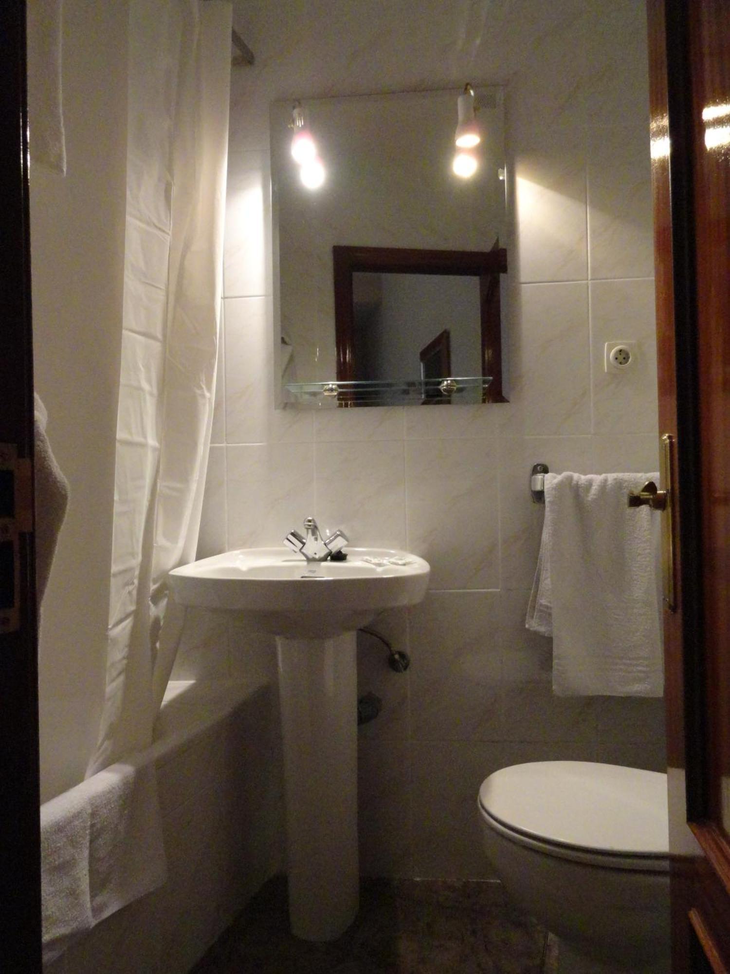 Hostal Alistana Мадрид Экстерьер фото
