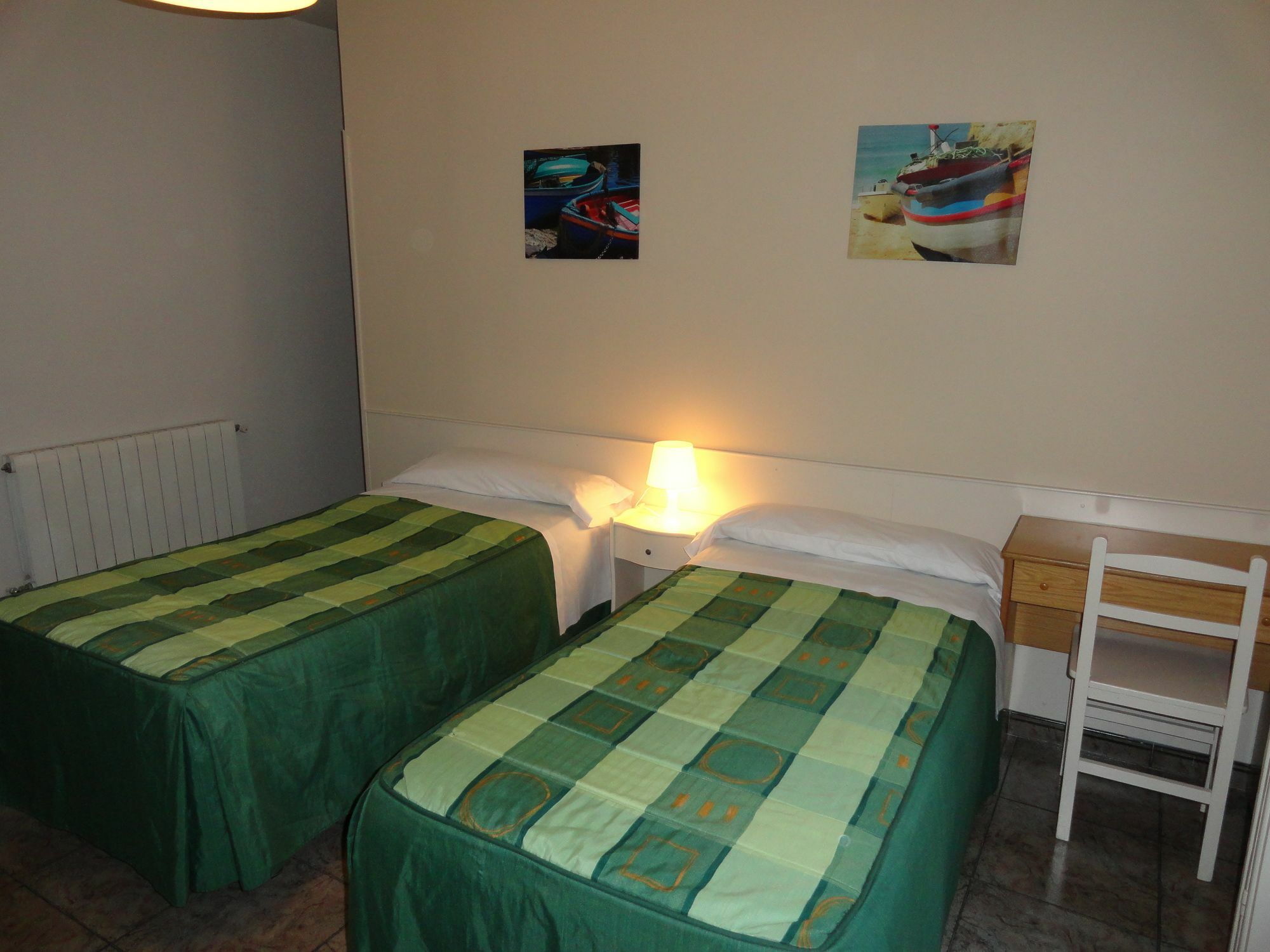 Hostal Alistana Мадрид Экстерьер фото