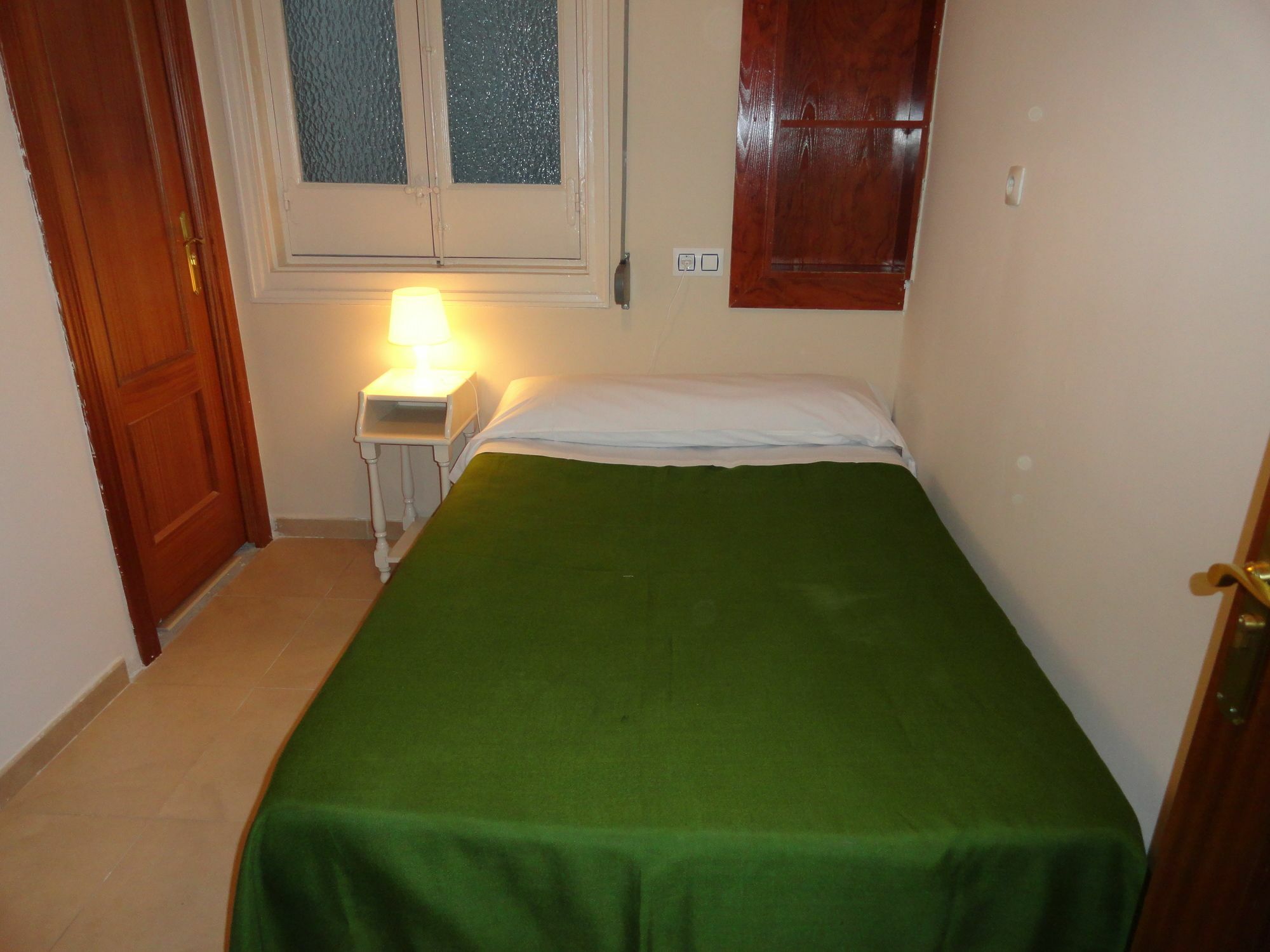 Hostal Alistana Мадрид Экстерьер фото