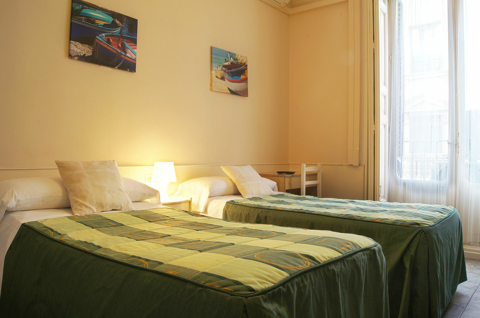Hostal Alistana Мадрид Экстерьер фото